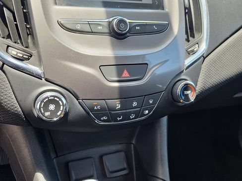 Used 2017 Chevrolet Cruze LT FWD image 23