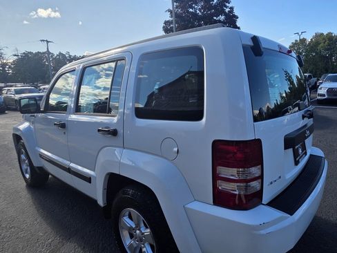 Used 2011 Jeep Liberty Sport image 8