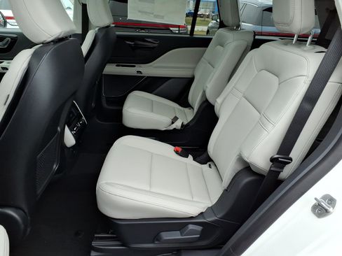 New 2026 Lincoln Aviator AWD w/ Jet Appearance Package image 7