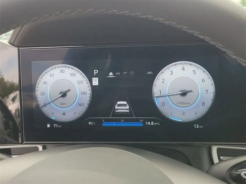 New 2025 Hyundai Elantra Limited image 26