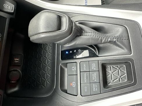 Used 2024 Toyota RAV4 XLE AWD/4WD image 19