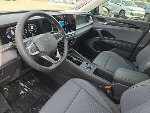 New 2026 Volkswagen Tiguan SE image 15