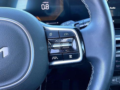 Certified 2025 Kia Sorento EX w/ Panoramic Sunroof Package image 21