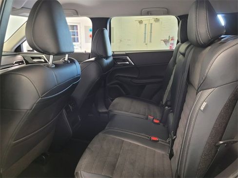 Used 2024 Mitsubishi Outlander SE Black Edition image 6