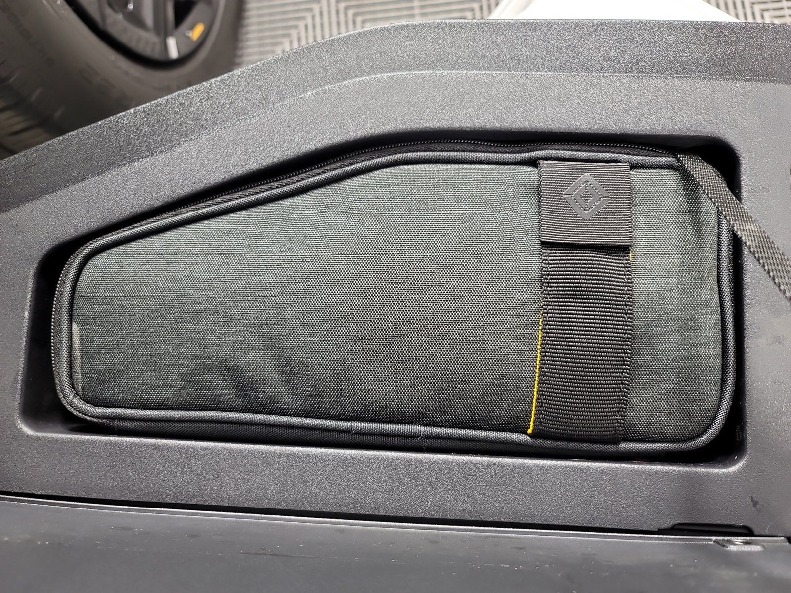 Used 2024 Rivian R1T Adventure Dual AWD/4WD image 32