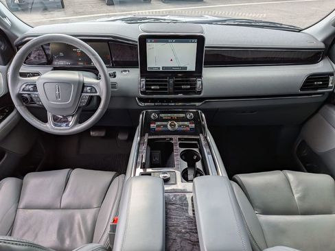 Used 2020 Lincoln Navigator Reserve w/ Luxury Package image 30