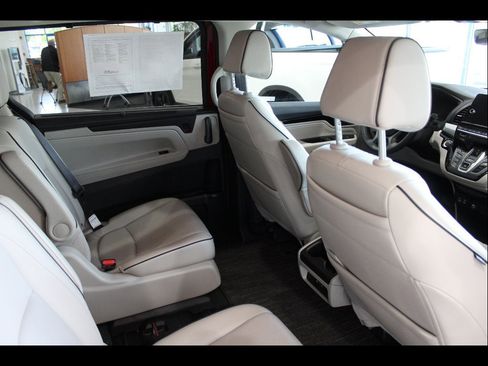 Certified 2025 Honda Odyssey Touring image 16