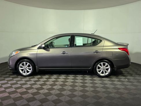 Used 2014 Nissan Versa SL w/ Tech Package image 4