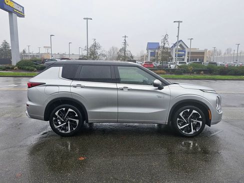 New 2025 Mitsubishi Outlander SEL image 4