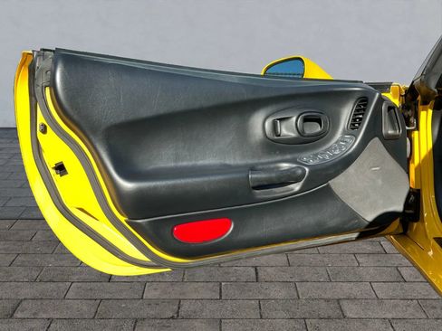 Used 2003 Chevrolet Corvette Convertible w/ Preferred Equipment Group1 image 8