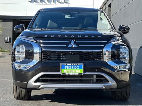 New 2026 Mitsubishi Outlander SE image 10