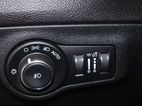 Used 2018 Jeep Compass Latitude AWD/4WD image 18