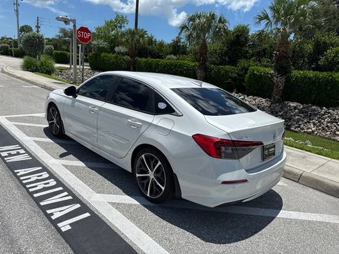 Used 2022 Honda Civic Touring image 3