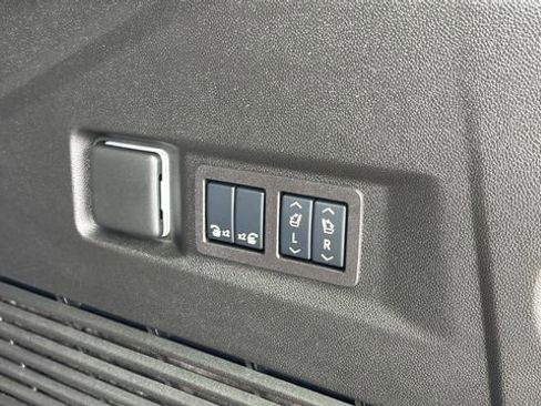 Used 2025 Chevrolet Tahoe High Country AWD/4WD image 34