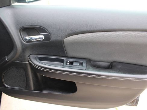Used 2013 Dodge Avenger SE FWD image 12