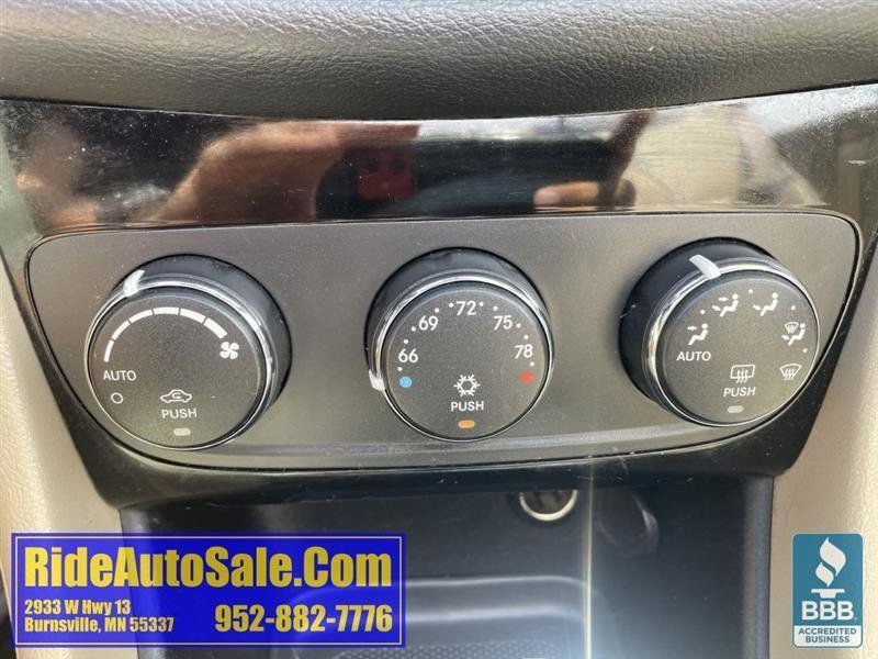 Used 2013 Chrysler 200 Touring FWD image 34