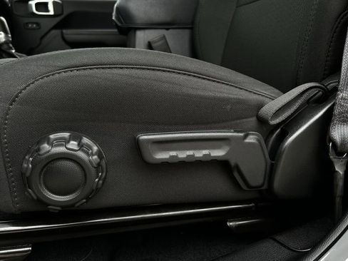 Used 2023 Jeep Wrangler Unlimited Sport AWD/4WD image 29