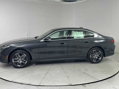 New 2026 BMW 530i xDrive w/ Executive Package AWD/4WD image 5