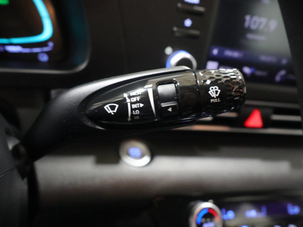 Used 2026 Hyundai Elantra Hybrid FWD image 34