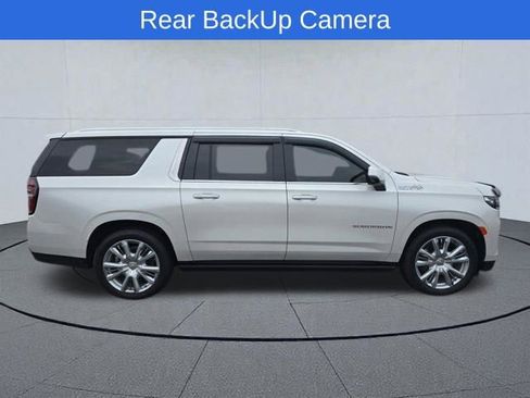 Used 2024 Chevrolet Suburban High Country AWD/4WD image 8