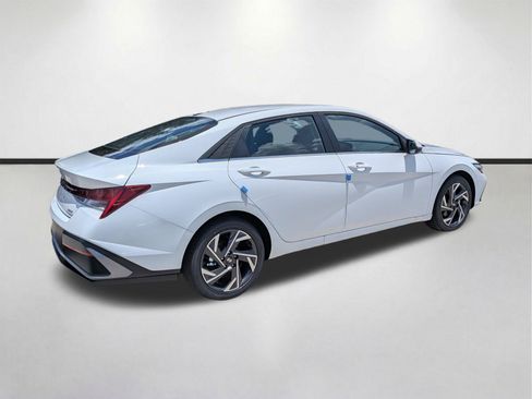 New 2026 Hyundai Elantra Limited FWD image 4