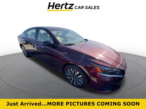Used 2025 Nissan Altima 2.5 SV image 1