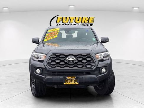 Certified 2021 Toyota Tacoma TRD Off-Road w/ Technology Package AWD/4WD image 2