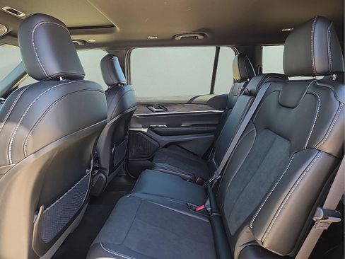 New 2026 Jeep Grand Cherokee L 4WD image 11