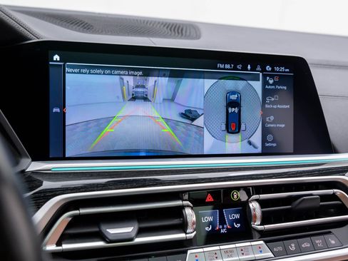 Used 2022 BMW X7 xDrive40i w/ M Sport Package image 24