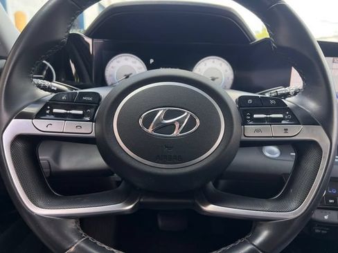 Used 2022 Hyundai Elantra Limited FWD image 21