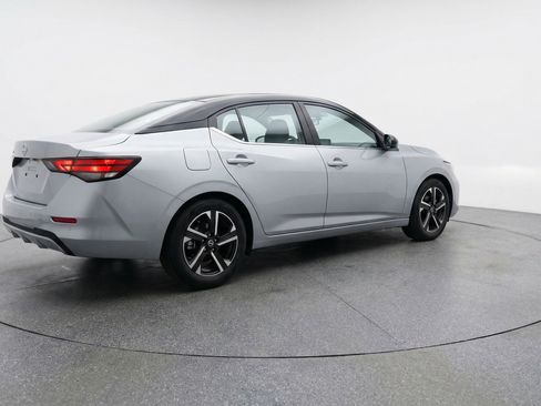 Used 2025 Nissan Sentra SV image 9