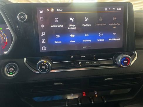 Used 2024 Chevrolet Colorado W/T image 11