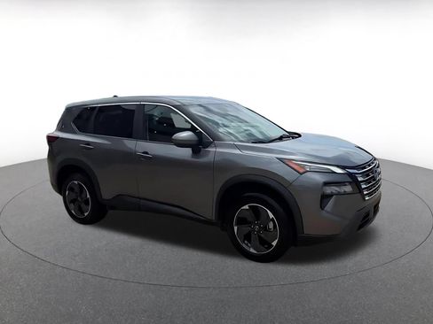 Used 2024 Nissan Rogue SV AWD/4WD image 2