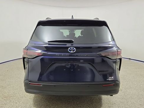 Used 2024 Toyota Sienna XLE image 6