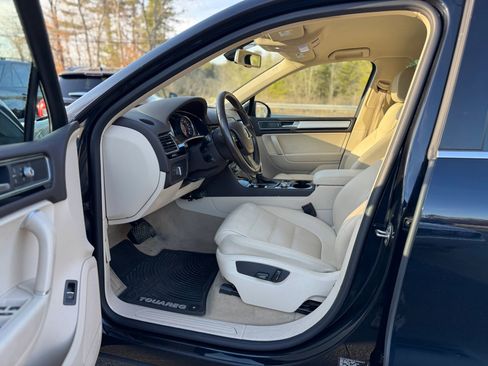 Used 2016 Volkswagen Touareg Sport image 9