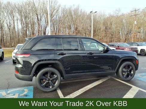 Used 2023 Jeep Grand Cherokee Altitude image 5