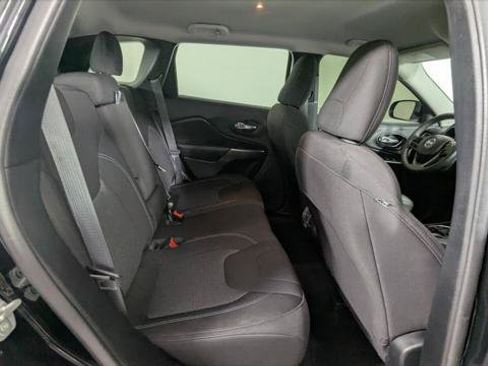 Used 2020 Jeep Cherokee Latitude AWD/4WD image 17