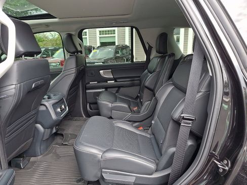 Used 2025 Ford Expedition Platinum w/ Driver's Package AWD/4WD image 11