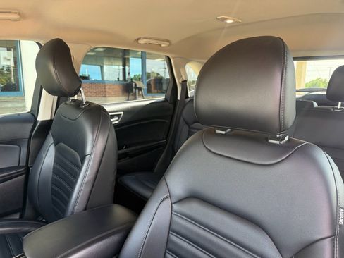 Used 2019 Ford Edge SEL w/ Equipment Group 201A AWD/4WD image 9