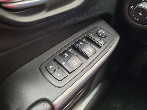 Used 2019 Jeep Cherokee Limited image 27