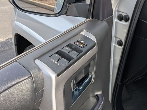 Certified 2022 Toyota 4Runner Limited AWD/4WD image 17