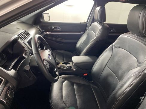 Used 2018 Ford Explorer Limited image 17