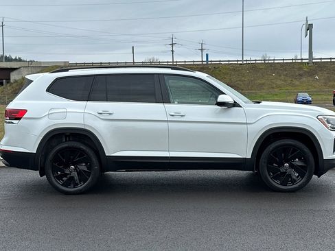 New 2026 Volkswagen Atlas SE image 2