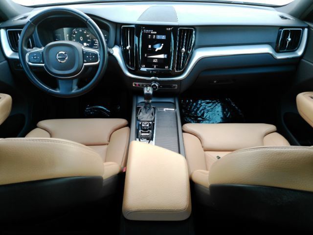 Used 2019 Volvo XC60 T5 Momentum w/ Premium Package FWD image 2