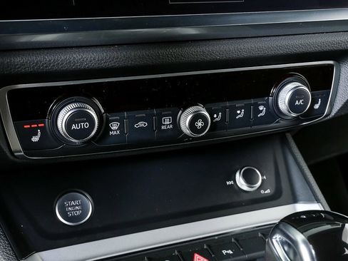 Used 2019 Audi Q3 2.0T Premium w/ Convenience Package image 15