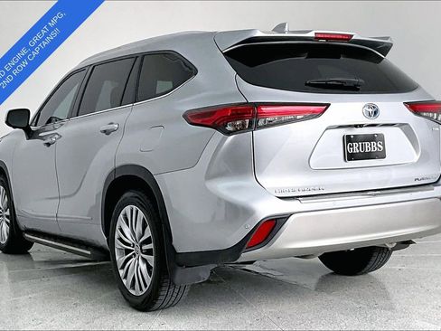 Used 2023 Toyota Highlander Platinum FWD image 14
