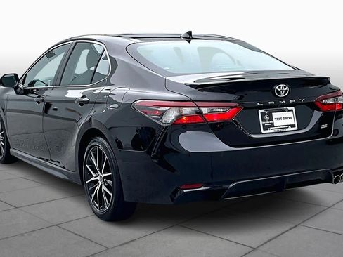 Used 2022 Toyota Camry SE image 12