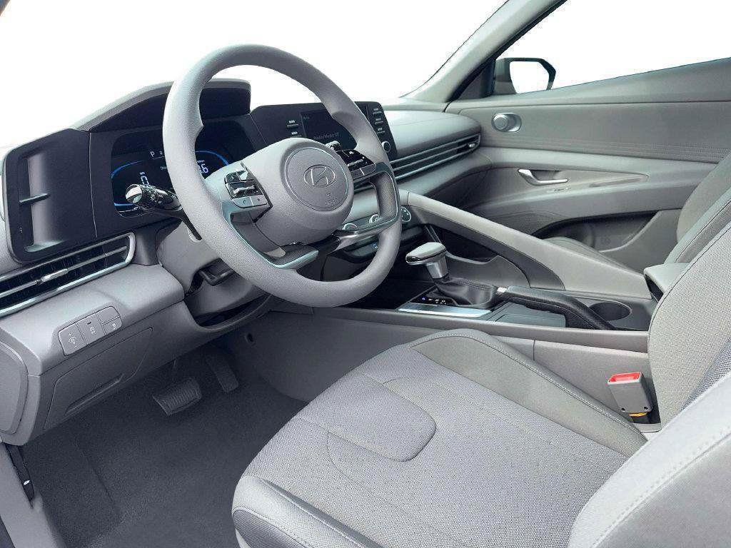 New 2026 Hyundai Elantra SE FWD image 14