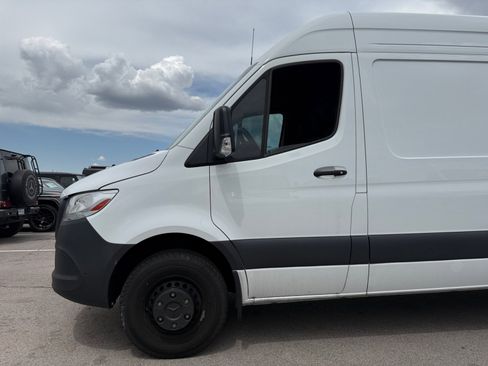 Used 2024 Mercedes-Benz Sprinter 4500 image 26