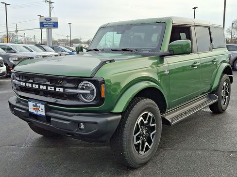 Used 2025 Ford Bronco Outer Banks image 3